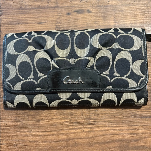 Coach Black and Cream Wallet tri fold y2k signature logo nice - Picture 1 of 9